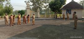 Apel Pagi Senin, Lurah Sumbergiri Tekankan Peningkatan Pelayanan dan Persiapan Monev Dana Desa